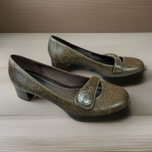 Clarks Artisan Brown Leather Heels Women's Size US 7.5 M Low Heel Casual Shoes